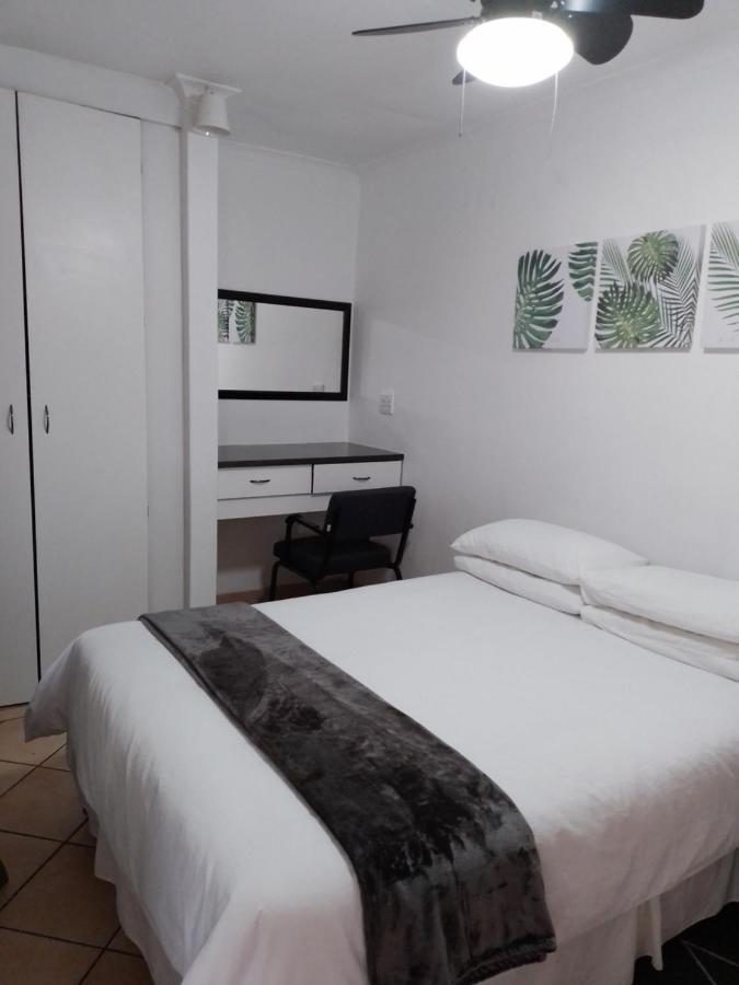 Anna Boeremeisie Guesthouse Беноні Екстер'єр фото