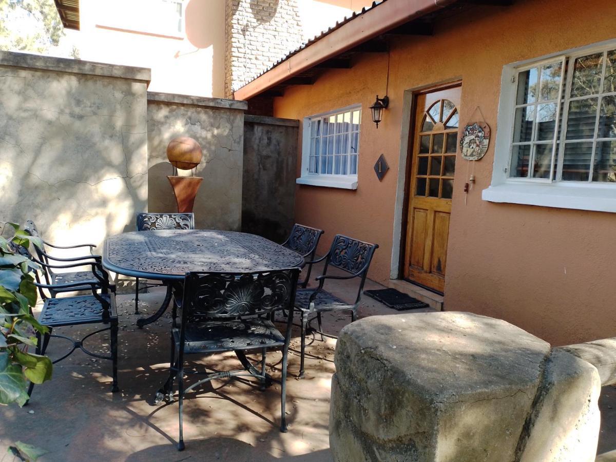 Anna Boeremeisie Guesthouse Беноні Екстер'єр фото